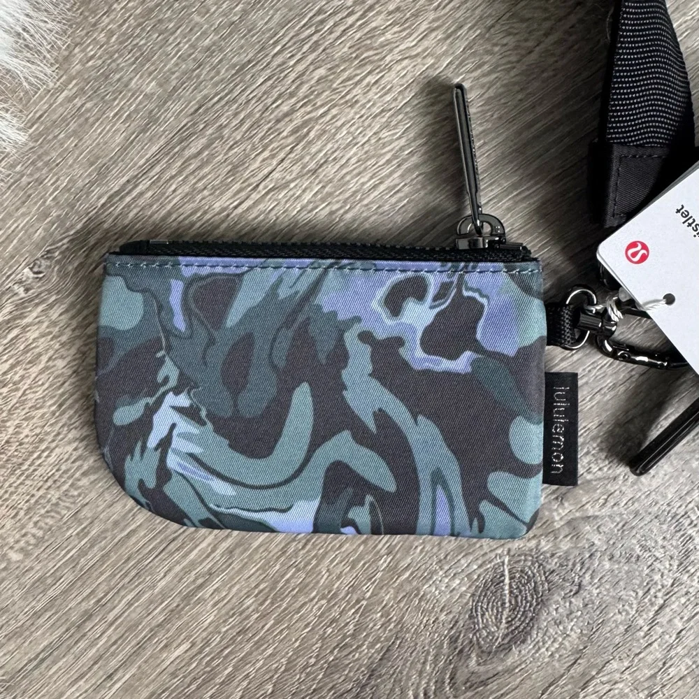 🍋💙LULULEMON Dual Pouch Wristlet Flower Meld Mini Multi/Gunmetal